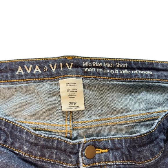 Ava‎ & Viv Women's Blue Distressed Midi Rise Midi Short Denim Shorts Size 26W - Picture 4 of 5